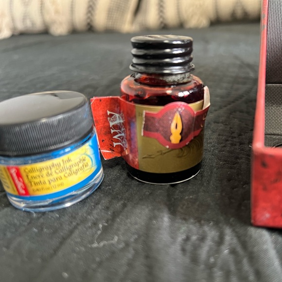 Feather pin set - Picture 3 of 4